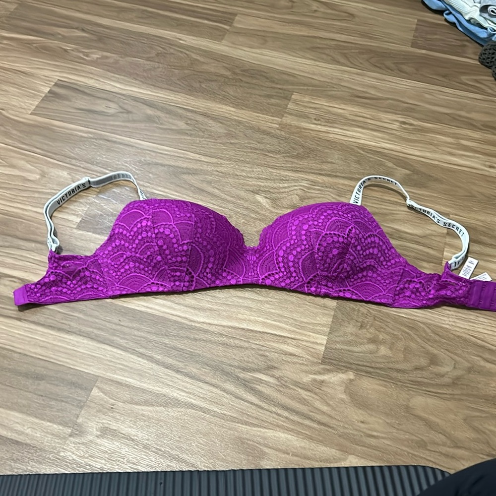 VS lightly lined tshirt bra 32ddd hot fuchsia